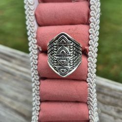 Silver Toned Geometrical ring. Size 5 1/2
