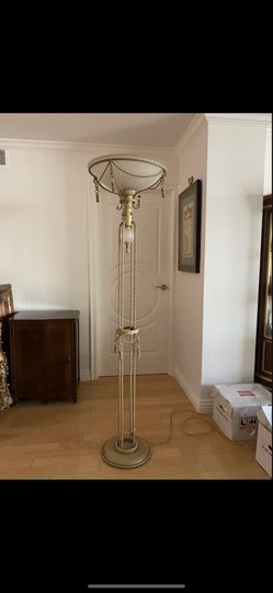 Floor lamp (72.5”x 18”)