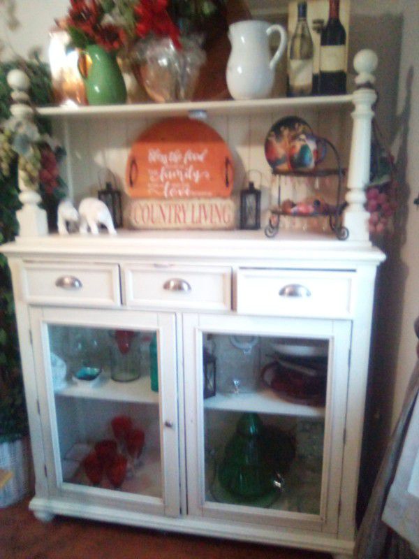 Sturdy Hutch And Dining Table 