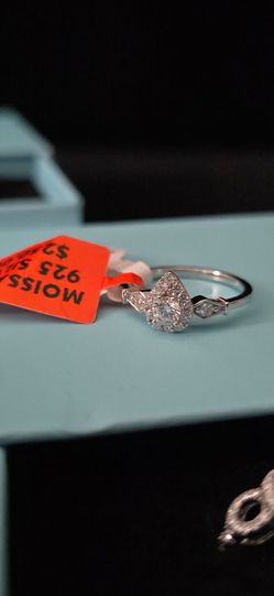 Size 7 Rhodium Plated 925 Sterling Silver 1.0 CTW VvsD Moissanite Ring.