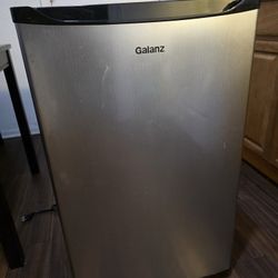  Galanz mini fridge