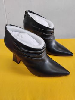 Vince Camuto shoebox label for the style "VC-AMELIAVA" in black eco sheep material and a women's size 7½ M