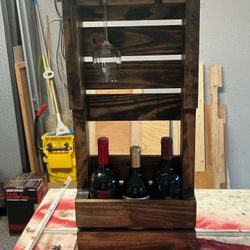 Repurposed Pallet Wine Rack