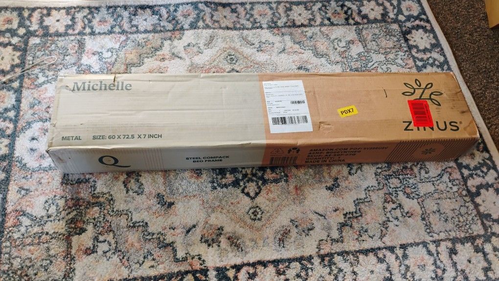 Zinus Michelle Compack Bed Frame (Queen)