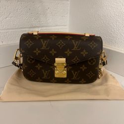 Louis Vuitton Pochette Metis East West 