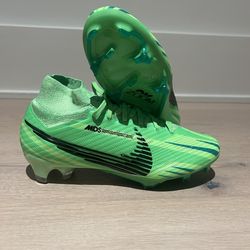 Green mercurial, Superfly, CR7 size 5 1/2 Elite