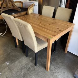 5 Piece Dining Set, Solid Wood Dining Table and 4 Chairs Good Condition 