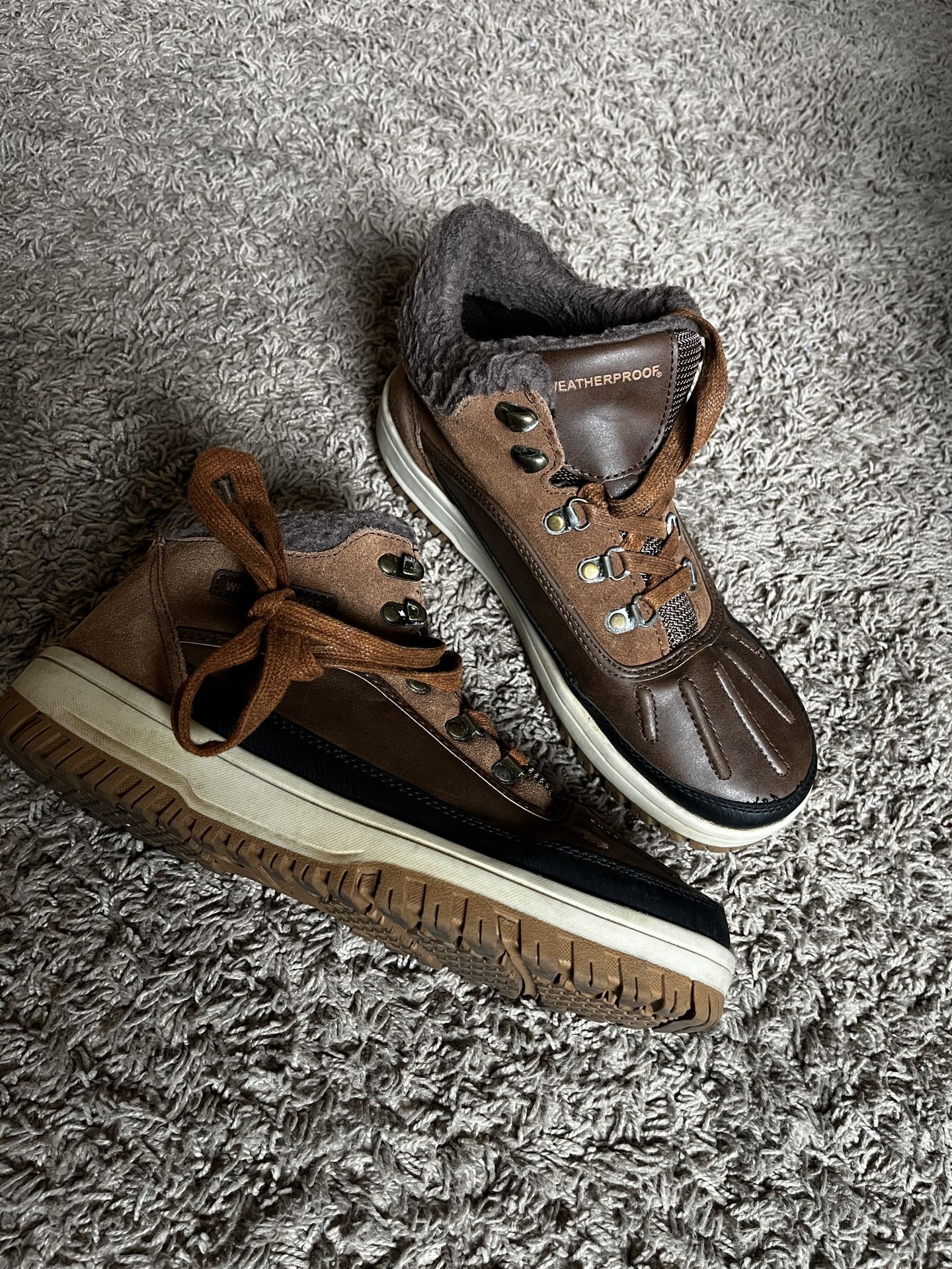 Weatherproof Men’s Sneaker Boots. Size 8