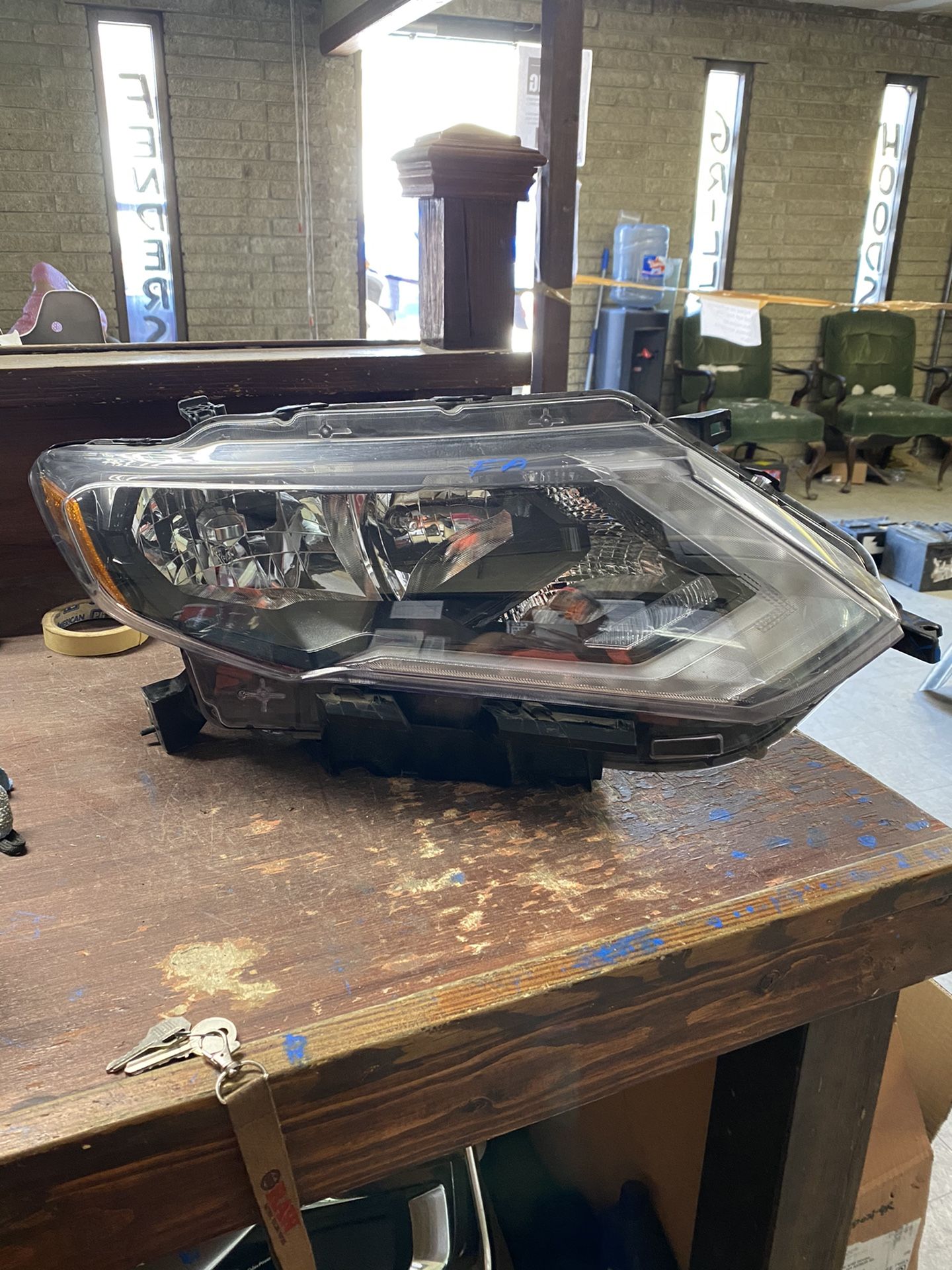 2017-19 NISSAN ROGUE RIGHT HEADLIGHT HALOGEN