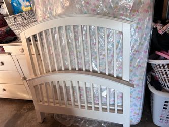 White Wood Twin Bed