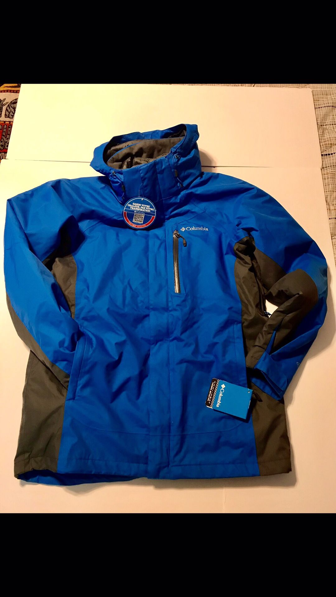 COLUMBIA JACKET, TERMAL REFLECTIVE, BREATHABLE, WATERPROOF SIZE M