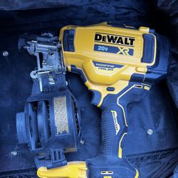 20V MAX Lithium-lon 15-Degree Electric Cordless Roofing Nailer Kit with and Bag. Barely Used. Good Condition