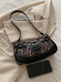 Leopard Print Shoulder Baguette Bag