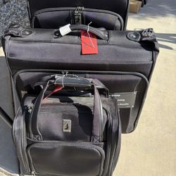 👜 For Sale: Stylish London Fog Luggage Set!👜