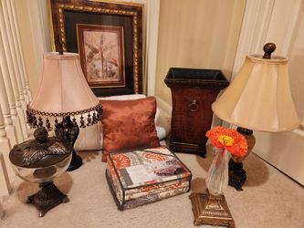 F/Q Blanket Bedding~Comforter+Duvet Cover+Pillow Shams (2)+Pillows (2)+Lamp/Lamps (2) for a Nightstand/Night Stand/End Table/Desk+Frame Wall Art Work
