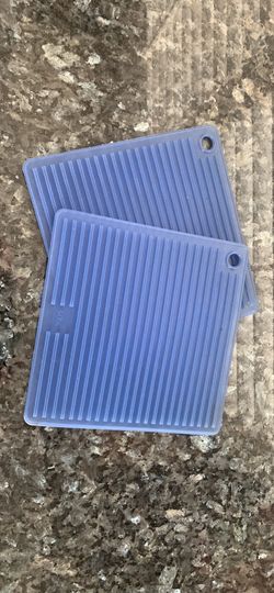 Blue silicone pot holders/hot pads