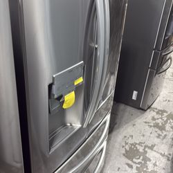 LG French Door refrigerator with knock knock door in door