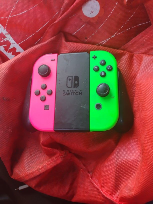 Nintendo
Nintendo Switch Joy-Con L/R