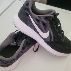 Tennis Nike Size W8 