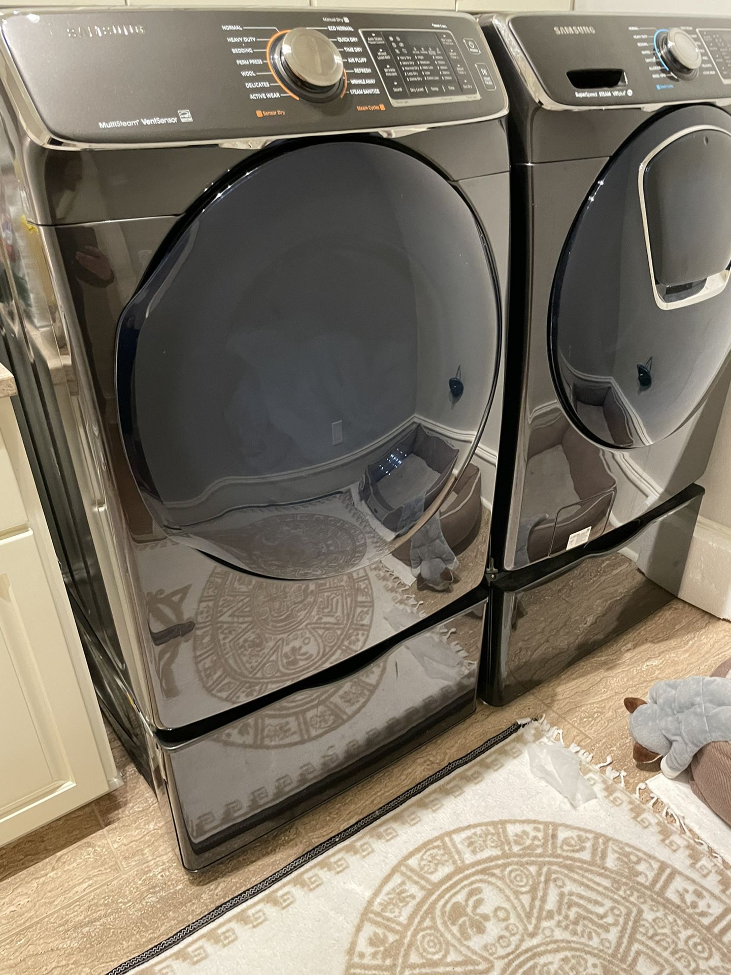 Samsung  Washer And Dryer With Pedestals