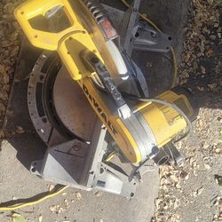 Mittersaw dewalt 12” y tablesaw 10” ryobi