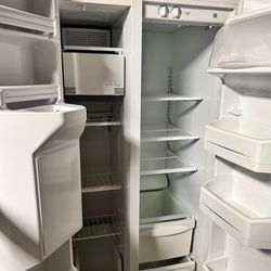 Refrigerator with water dispenser and ice maker