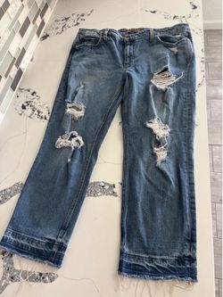 Joe’s the Billie crop jeans size 31 inseam is 23