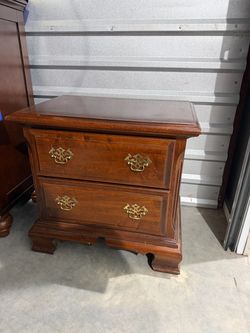 Chippendale-style cherry or mahogany 2-drawer