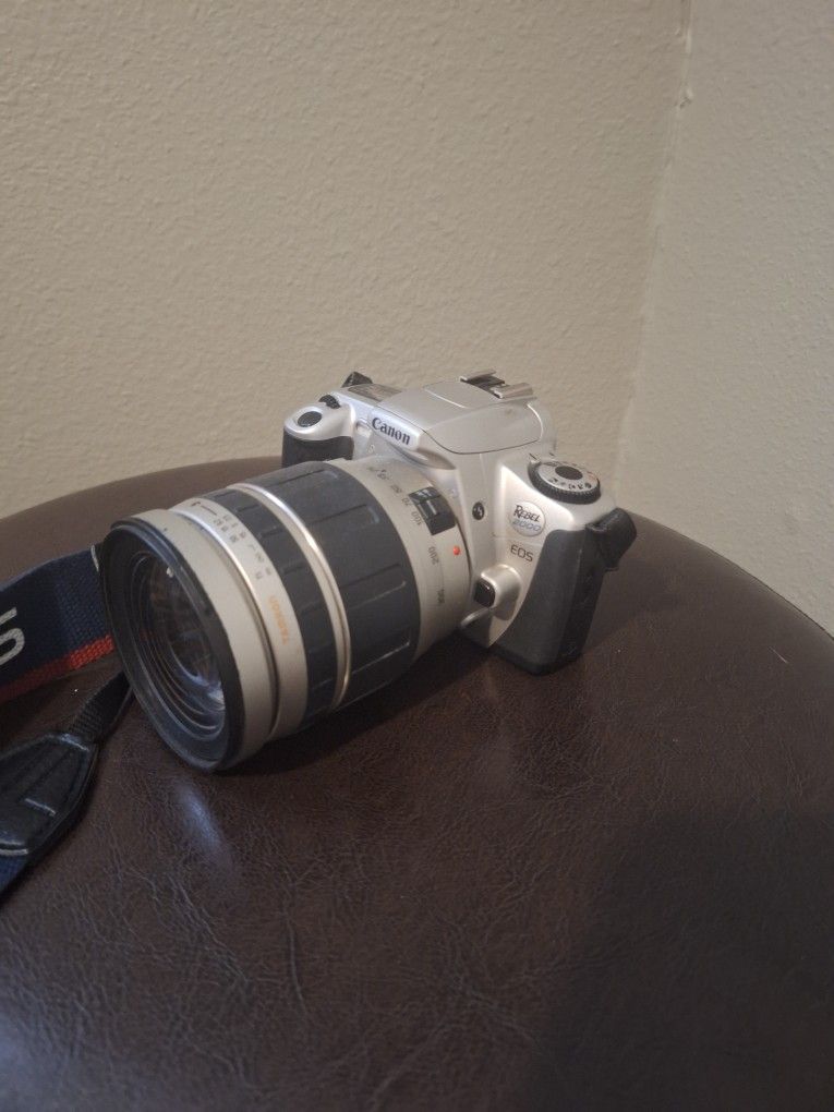 Canon Rebel 2000 EOS 35mm Film Camara