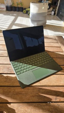 Microsoft Surface Pro 9 - Forest Green