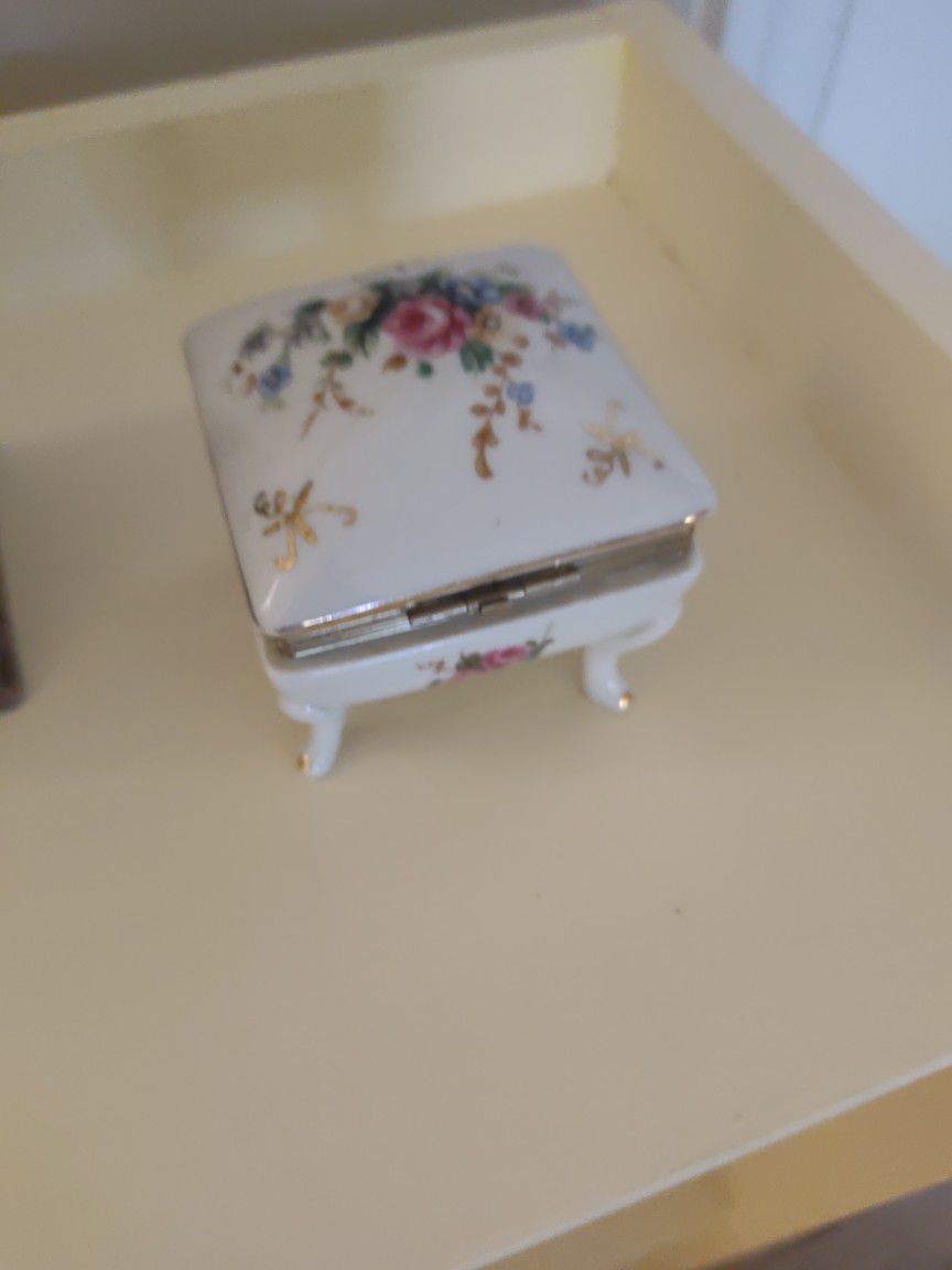  Porcelain Trinket Box Hinged 