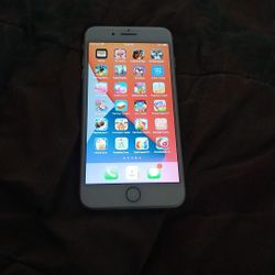 Everything works but it's cracked on the back it's unlocked to any carrier Comes with a case 