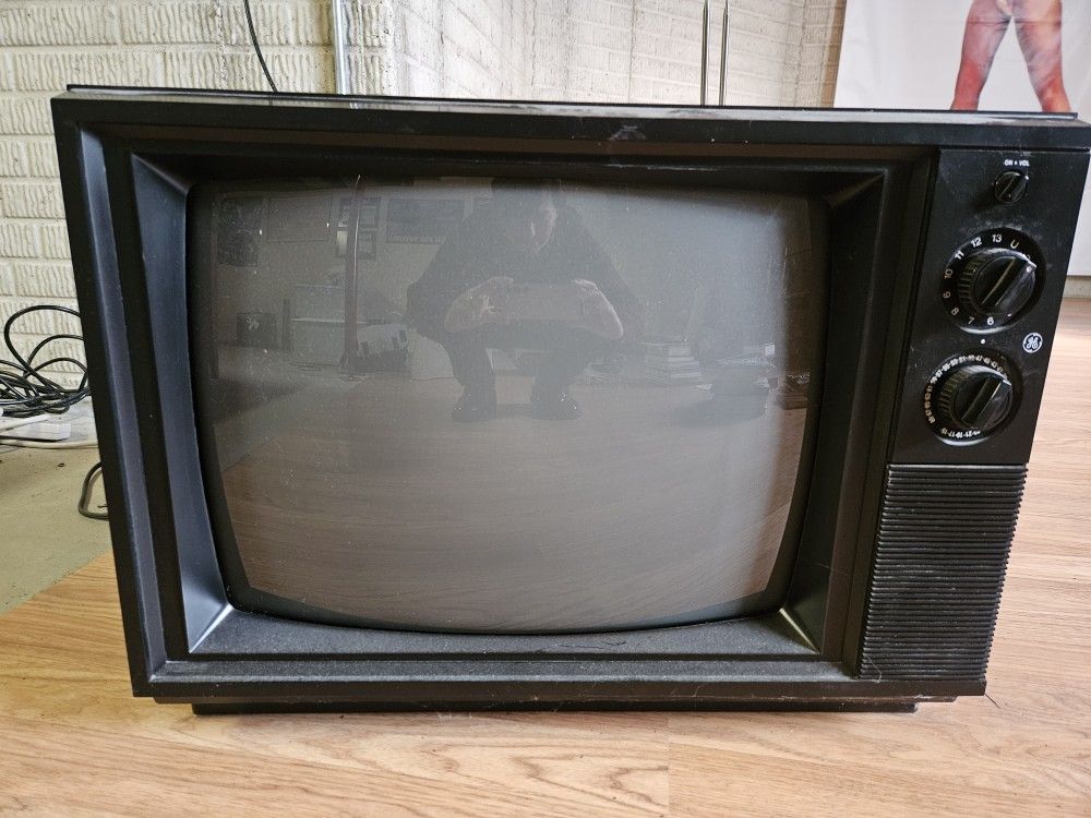 GE Brand CRT TV