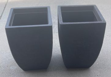 Planters (x2) in Brown color 17” Tall