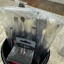 Brand New James Charles 34pc brush set With Brush Belt
