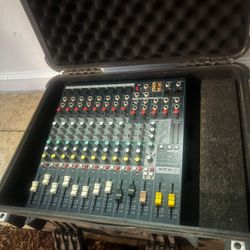 Soundcraft EFX8 - 8 channel mixer