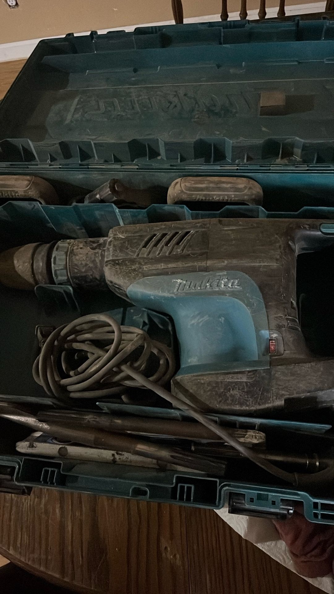 Makita Demo Hammer Hm1203c
