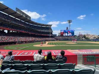Angels vs Met Luxury seats 🌟