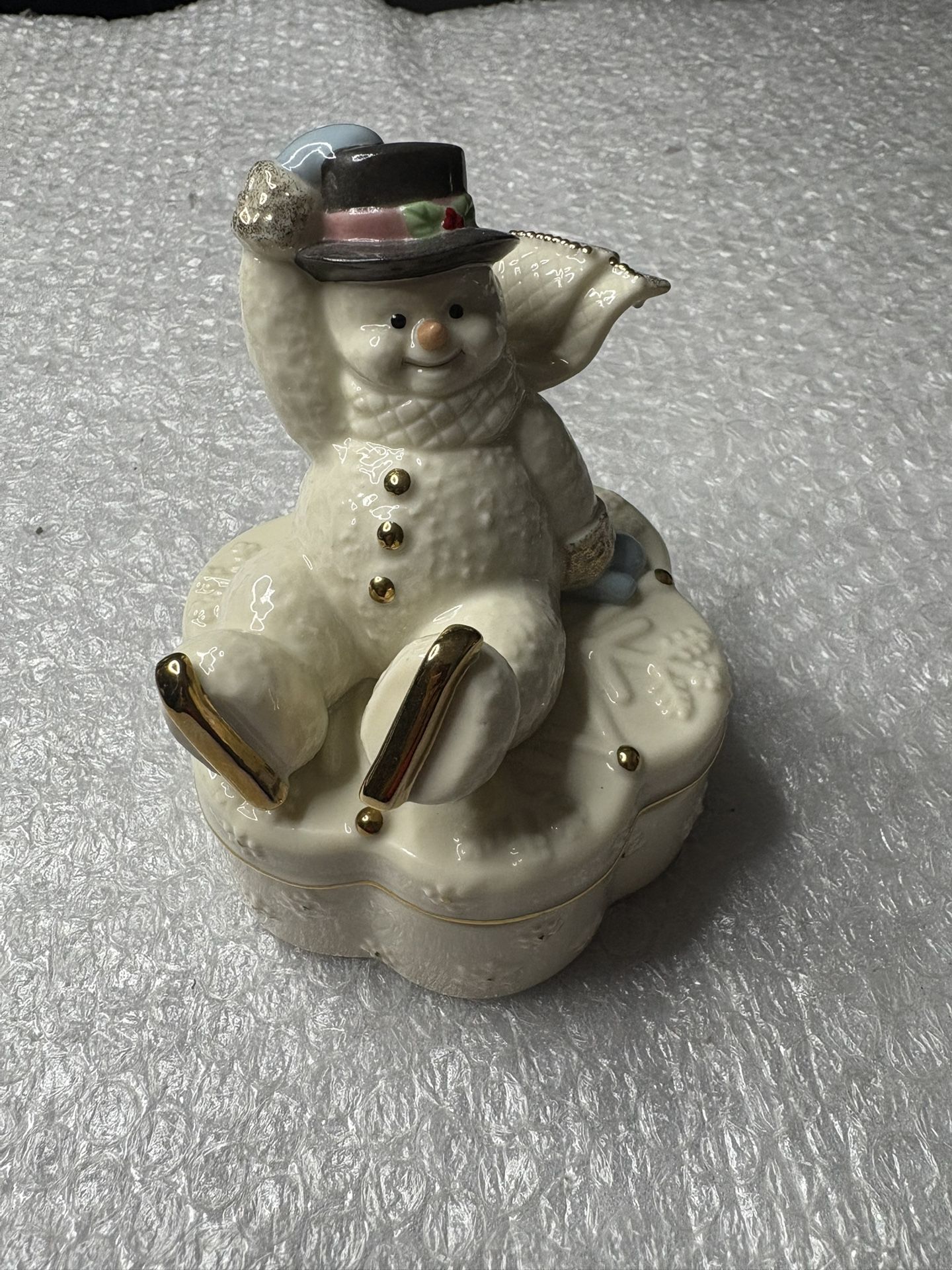 Lenox winter Wonderland snowman music box
