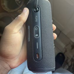 JBL Bluetooth Speaker — Cheap Deal, Ready to Use!