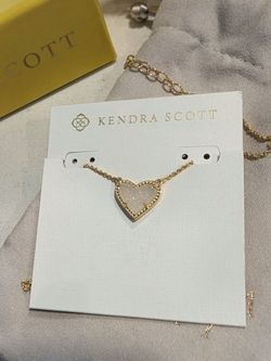Kendra Scott necklace