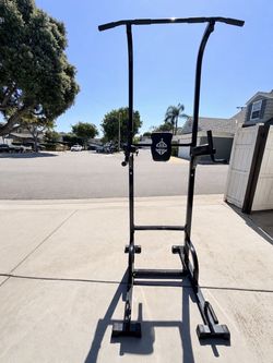 Pull up bar and dip station  LIKE NEW