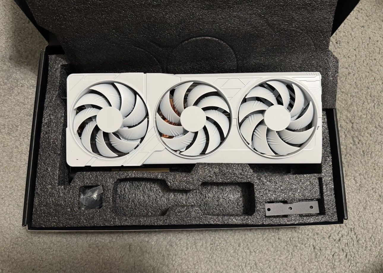 White gigabyte 4090