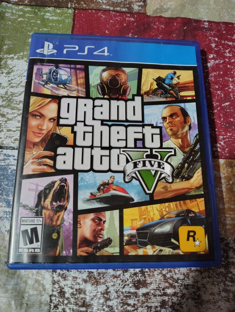 GTA Five PS4 (Disc looks brand new, still has map)