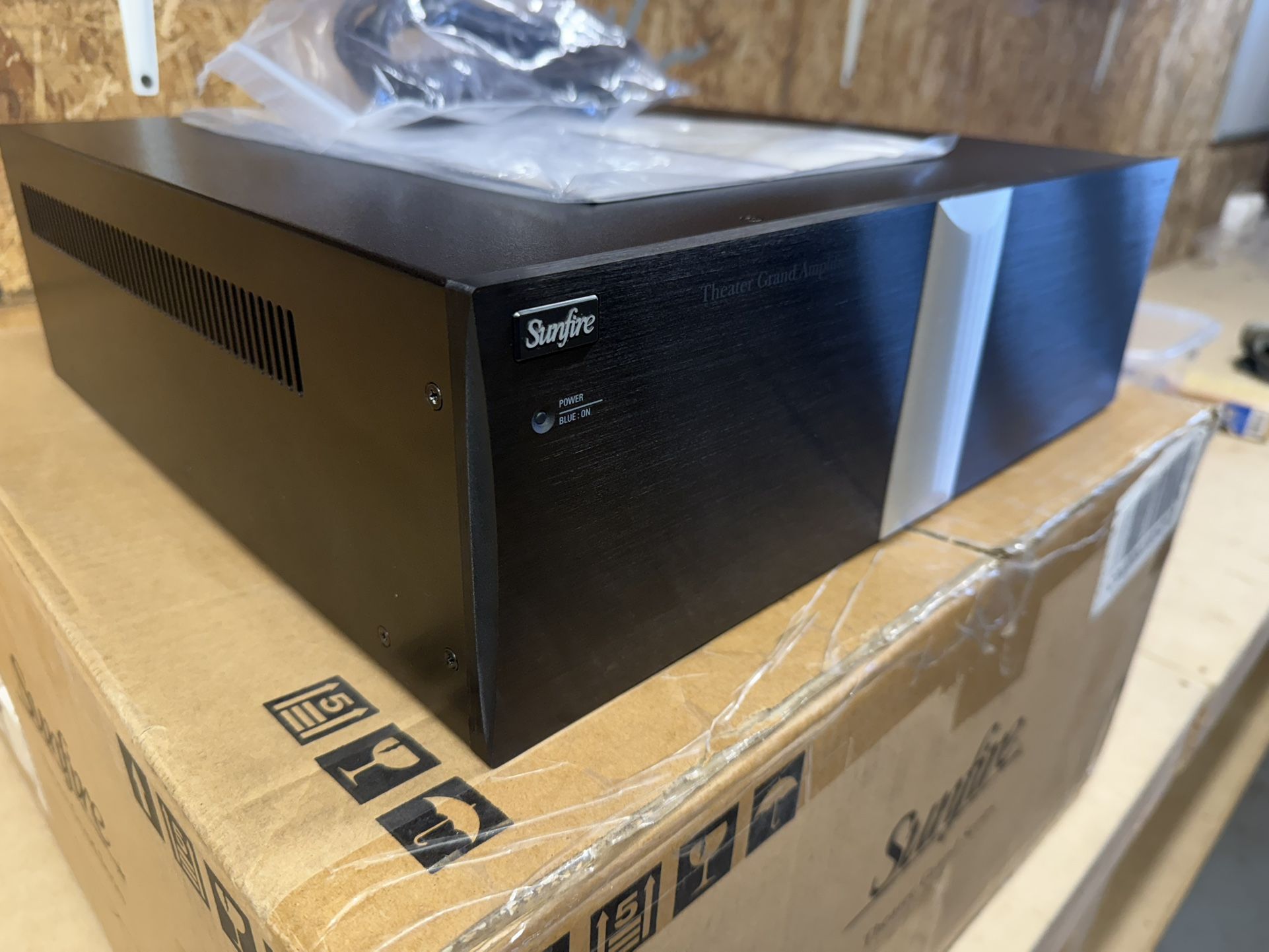 Sunfire TGA-7201 200 watts x 7 amplifier
