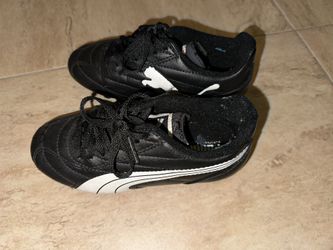 Puma boys soccer Shoes Size 12