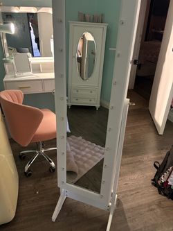 Jewelry mirror