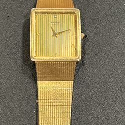 Vintage SEIKO 9020-5289 Gold Plated Tone Thin Dress Watch. New battery, tested & working. Watch shows signs of use, dirty watch face, band wear, scrat