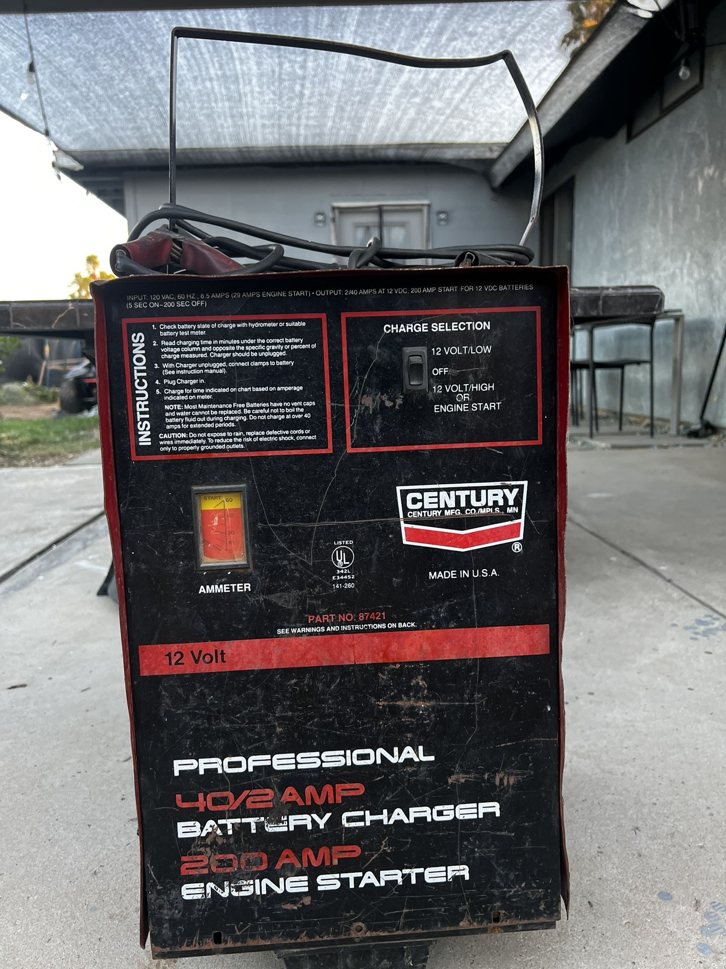 Century Professional 40/2 Amp Battery Charger & 200 Amp Engine Starter 👇