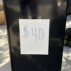 GE Mini Fridge 2.9cu